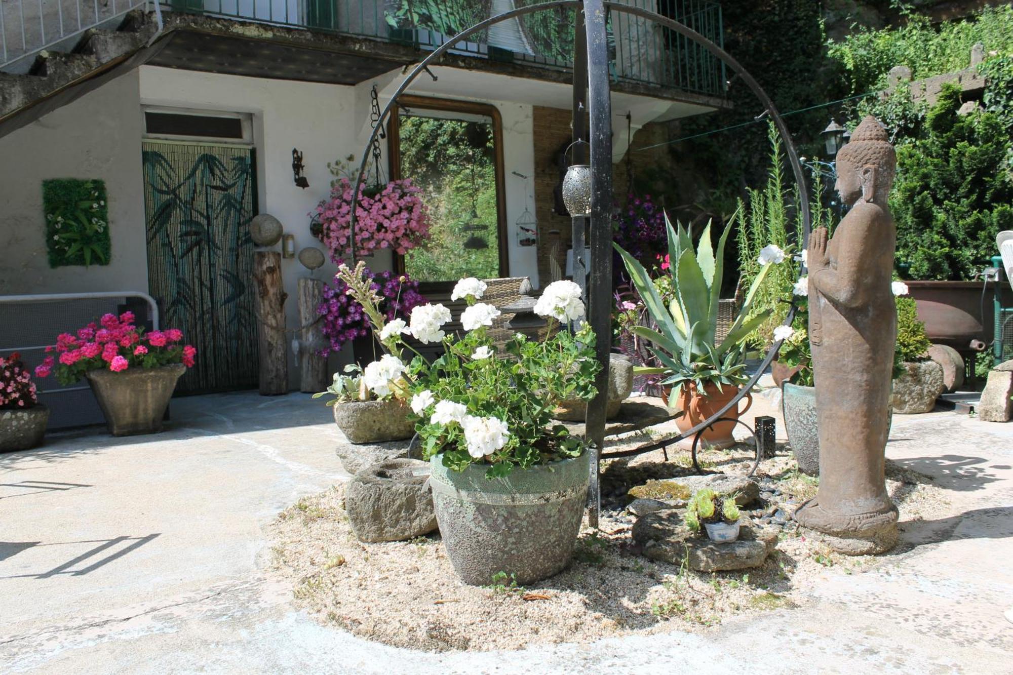 Studio Malou, Cuisine, Salle D'Eau, Terrasse Amenagee Olliergues Kültér fotó