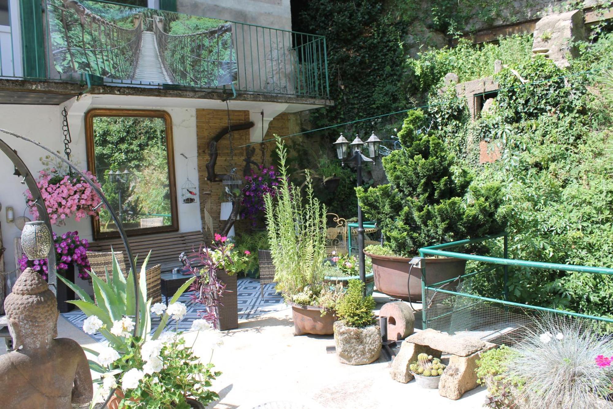 Studio Malou, Cuisine, Salle D'Eau, Terrasse Amenagee Olliergues Kültér fotó