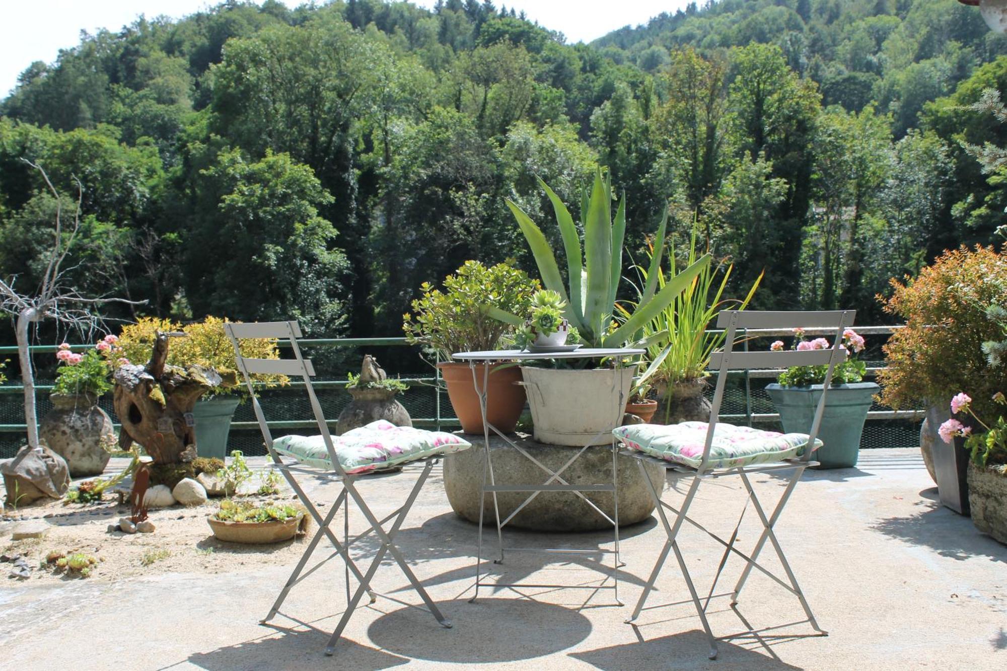 Studio Malou, Cuisine, Salle D'Eau, Terrasse Amenagee Olliergues Kültér fotó